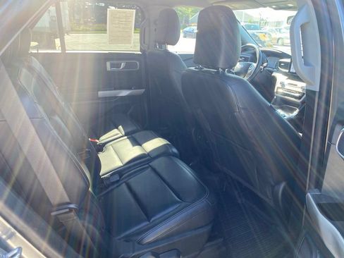 Used 2022 Ford Explorer XLT w/ Equipment Group 202A AWD/4WD image 10
