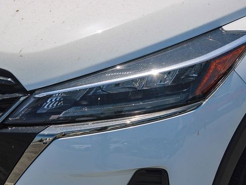 Used 2022 Nissan Kicks SR FWD image 6