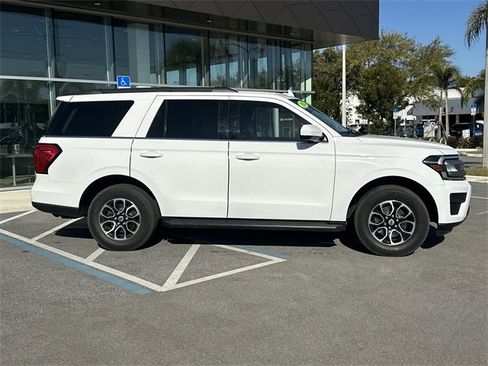 Used 2022 Ford Expedition XLT image 5