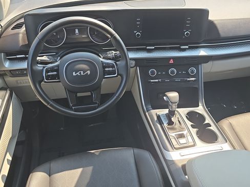 Used 2024 Kia Carnival LX FWD image 14