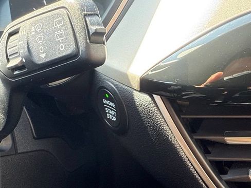 Used 2022 Ford Escape SE FWD image 21