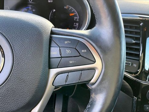 Certified 2022 Jeep Grand Cherokee Laredo X image 29