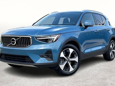 Used 2025 Volvo XC40 B5 Plus image 15