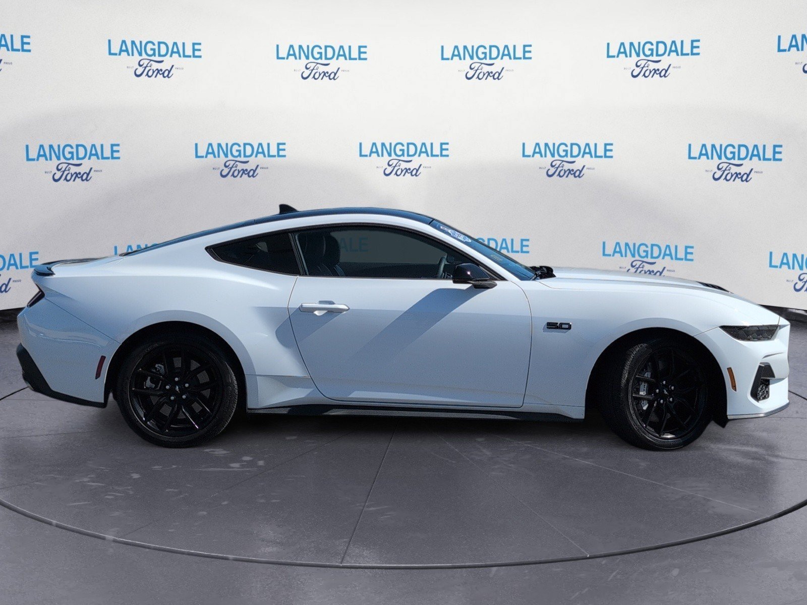Used 2024 Ford Mustang GT Premium RWD image 3