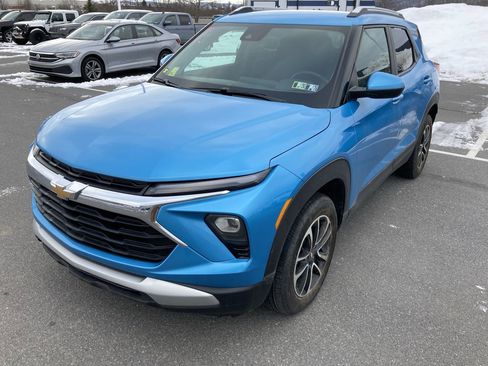 Used 2025 Chevrolet TrailBlazer LT w/ LT Cold Weather Package image 3