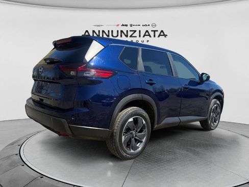 Certified 2025 Nissan Rogue SV image 5