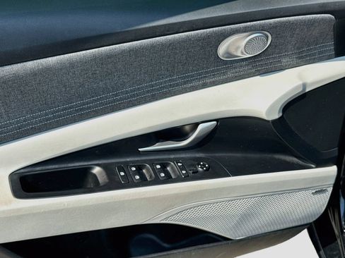 Used 2024 Hyundai Elantra Limited FWD image 19