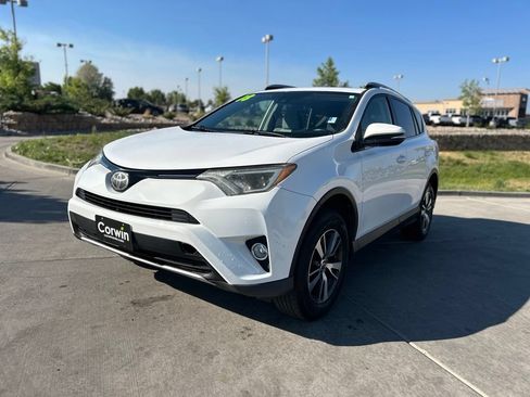Used 2018 Toyota RAV4 XLE FWD image 3