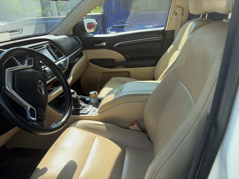 Used 2015 Toyota Highlander Limited Platinum AWD/4WD image 9