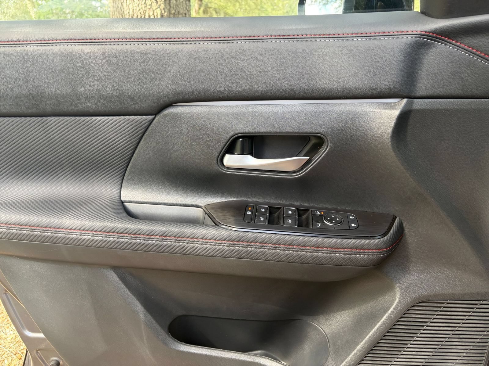 Used 2026 Nissan Kicks SR FWD image 18