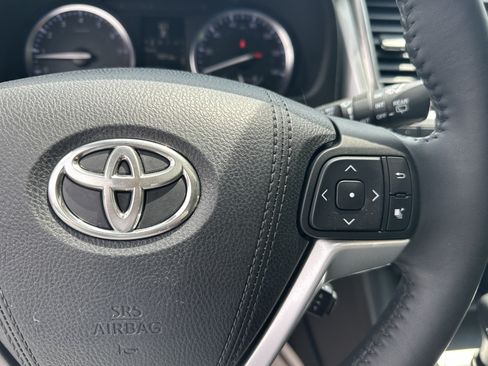 Used 2015 Toyota Highlander XLE FWD image 27