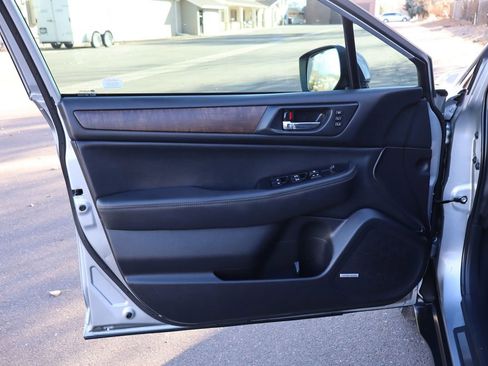 Used 2017 Subaru Outback 3.6R Limited image 23