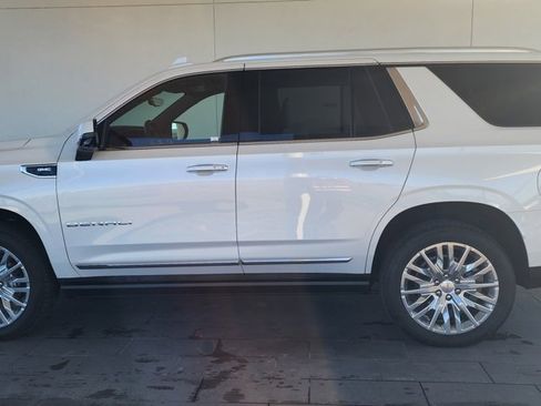 Used 2023 GMC Yukon Denali w/ Denali Reserve Package image 9