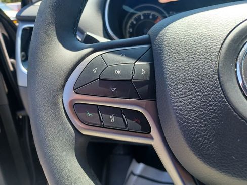 Used 2021 Jeep Cherokee Limited w/ Mopar Interior Package AWD/4WD image 17