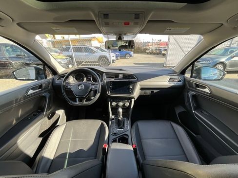 Used 2018 Volkswagen Tiguan SE w/ Panoramic Sunroof Package image 14