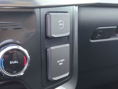 Used 2022 Ford F150 Lariat w/ Equipment Group 502A High image 24