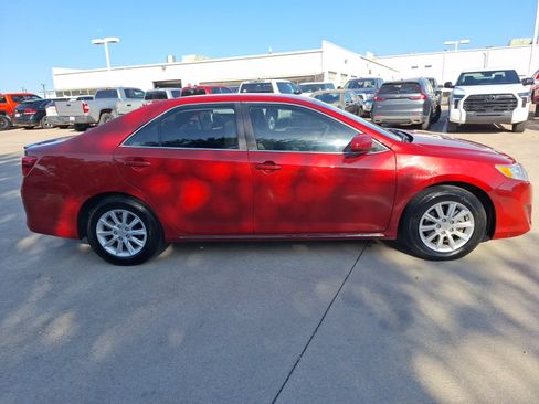 Used 2012 Toyota Camry LE FWD image 7