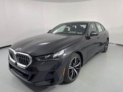 New 2026 BMW 530i xDrive w/ M Sport Package image 3