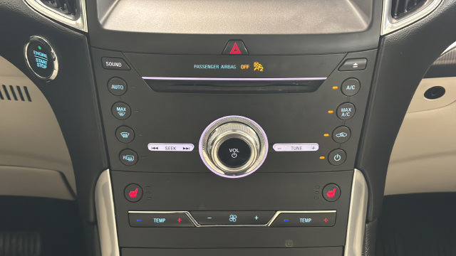 Used 2019 Ford Edge Titanium w/ Cold Weather Package AWD/4WD image 18