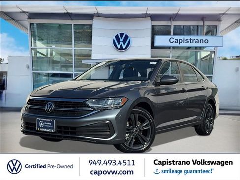 Certified 2023 Volkswagen Jetta SE image 1