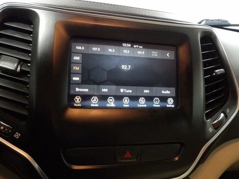 Used 2019 Jeep Cherokee Latitude w/ Cold Weather Group image 13