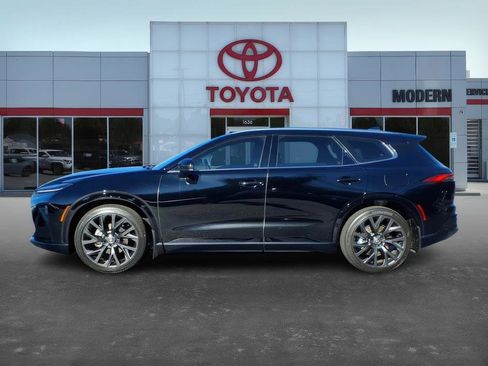 Used 2025 Toyota Crown Signia image 3