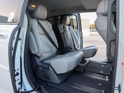 Certified 2026 Toyota Sienna XLE FWD image 38