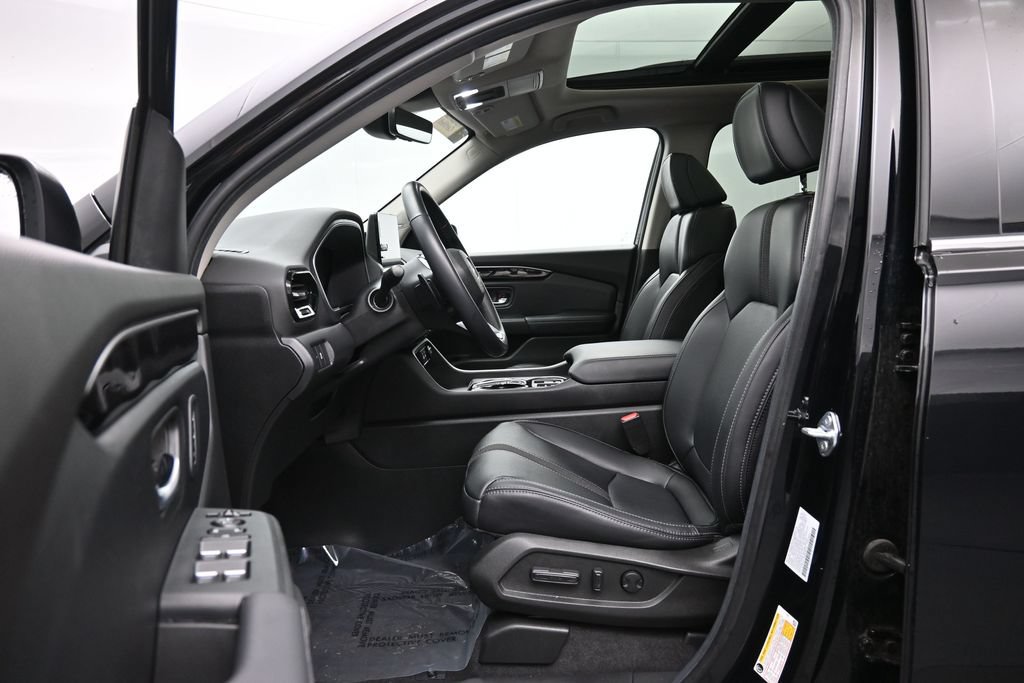 Used 2025 Honda Pilot Touring image 18