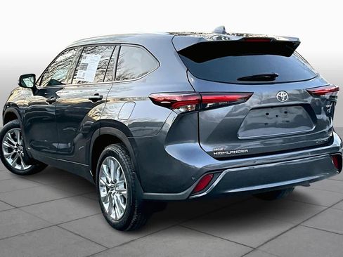 Certified 2025 Toyota Highlander Limited image 11