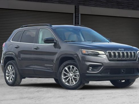 Used 2022 Jeep Cherokee Latitude Lux w/ Mopar Interior Package AWD/4WD image 2