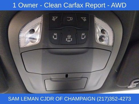 Used 2025 Chrysler Pacifica Select image 8