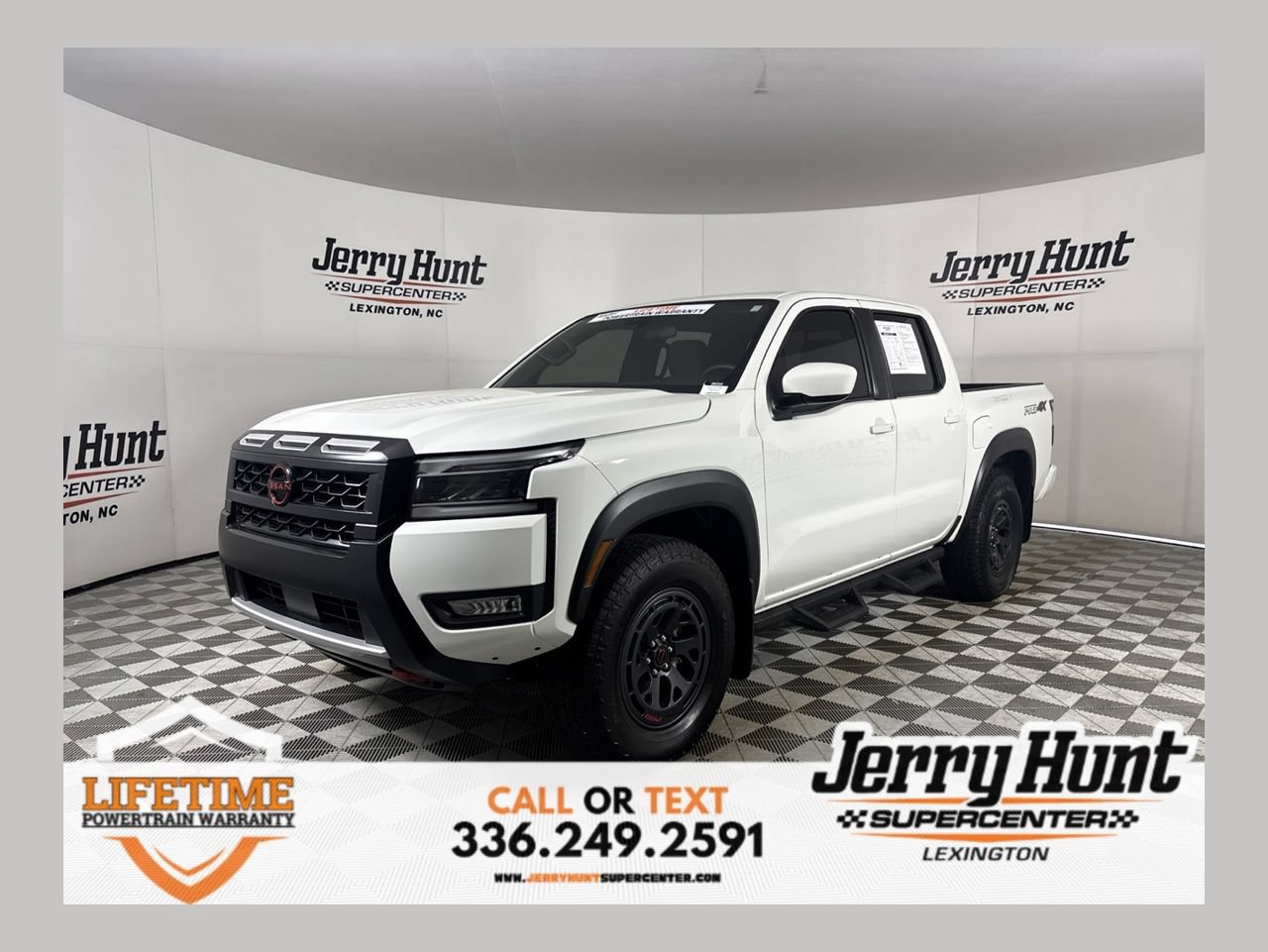 Used 2025 Nissan Frontier PRO-4X AWD/4WD image 1