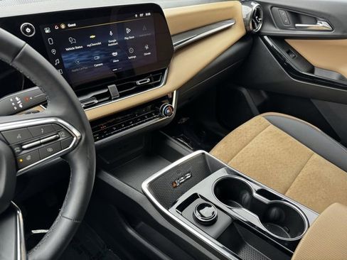 Used 2025 Chevrolet Equinox ACTIV image 21