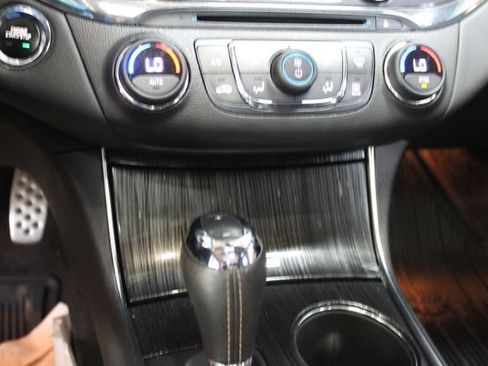 Used 2018 Chevrolet Impala Premier FWD image 19
