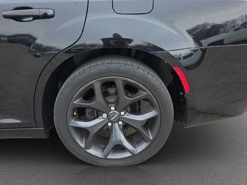 Used 2020 Chrysler 300 Touring w/ Sport Appearance Package image 5
