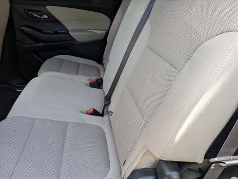 Used 2023 Chevrolet Traverse LS FWD image 13