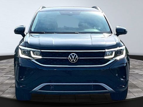 Used 2023 Volkswagen Taos SEL AWD/4WD image 2