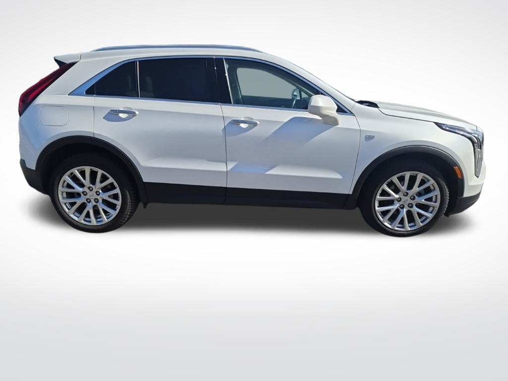 Used 2021 Cadillac XT4 Luxury w/ Cold Weather Package AWD/4WD image 3