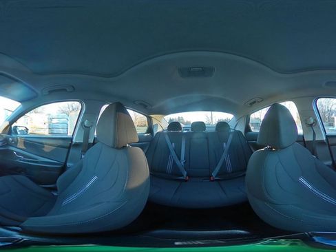 Used 2025 Hyundai Elantra SEL image 41