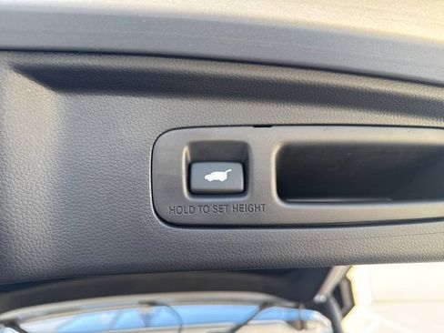 Used 2024 Honda CR-V EX-L image 11