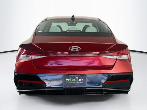 Used 2025 Hyundai Elantra Limited FWD image 7
