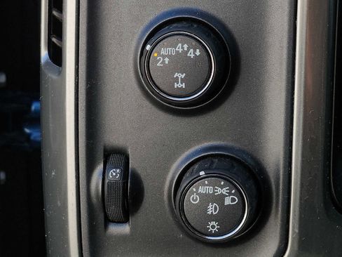 Used 2018 Chevrolet Silverado 1500 LT w/ All Star Edition image 25