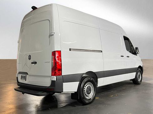 Used 2025 Mercedes-Benz Sprinter 2500 image 3