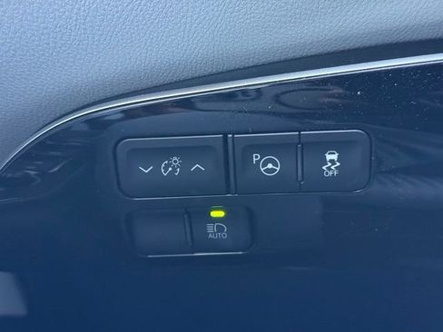 Used 2018 Toyota Prius Two w/ Prius Two Safety Plus Package FWD image 20