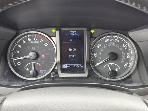 Certified 2022 Toyota Tacoma TRD Off-Road AWD/4WD image 10