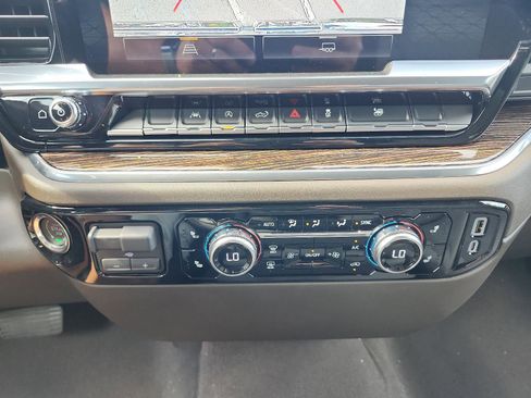 New 2026 GMC Sierra 1500 SLE image 16