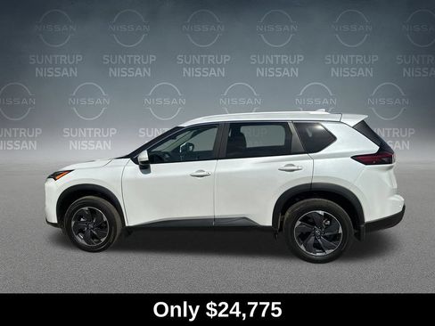 Used 2025 Nissan Rogue SV w/ SV Premium Package FWD image 4