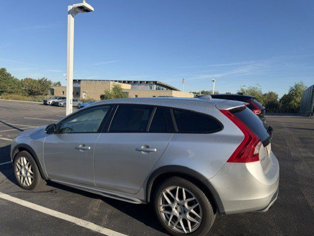Used 2016 Volvo V60 T5 Cross Country w/ Convenience Package AWD/4WD image 5