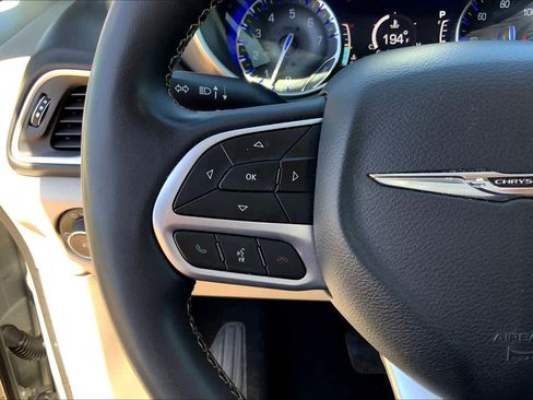 Used 2024 Chrysler Pacifica Touring-L FWD image 24