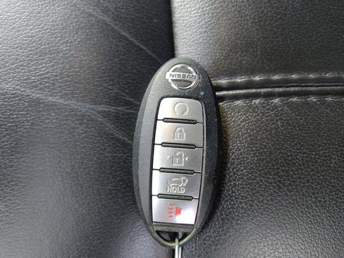 Used 2019 Nissan Pathfinder SL FWD image 32